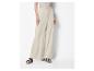 Beige wijde linnen broek met trekkoord en plateau sandalen.