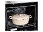 Beige SilverCrest gietijzeren pan in zwarte oven