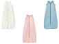 Drie babyslaapzakken: wit met giraffen, roze met sterren en blauw met sterren.