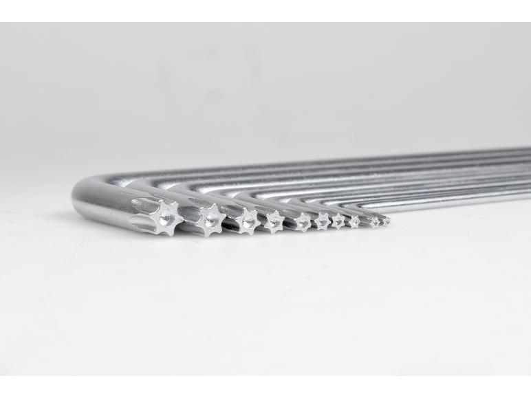 Jeu de clés Torx en forme de L, de différentes tailles, sur fond blanc.