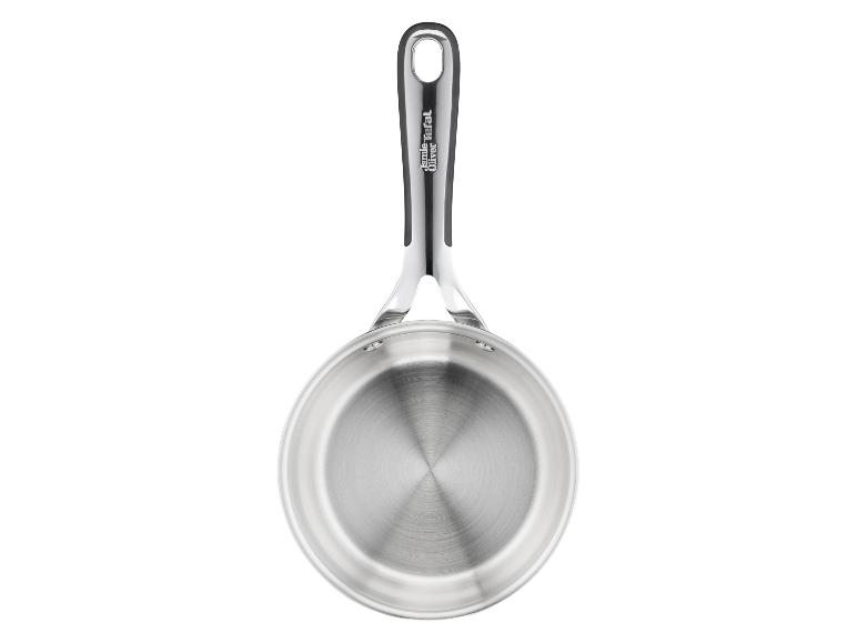 Een Jamie Oliver Tefal pan met een zwarte handgreep.