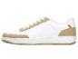 Witte en beige sportschoenen met oranje details
