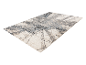 Tapis moderne au design abstrait dans des tons beige et gris.