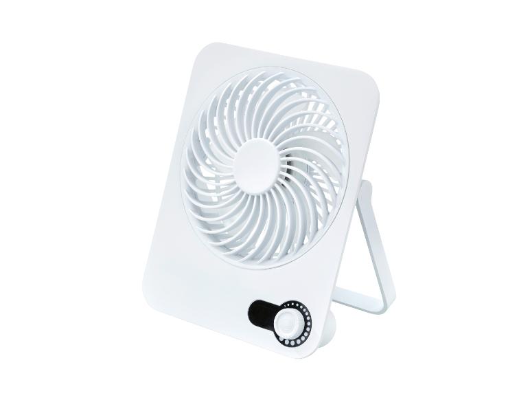 Ventilateur de table blanc avec régulateur de vitesse sur fond blanc.