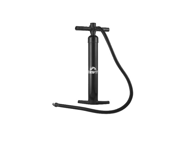Pompe à pied Crivit noire pour gonfler des articles de sports nautiques.