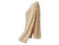 Pull en maille beige à manches longues et fentes latérales.