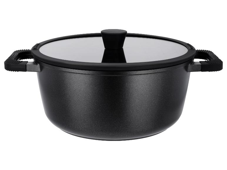 Zwarte pan met deksel en handvatten