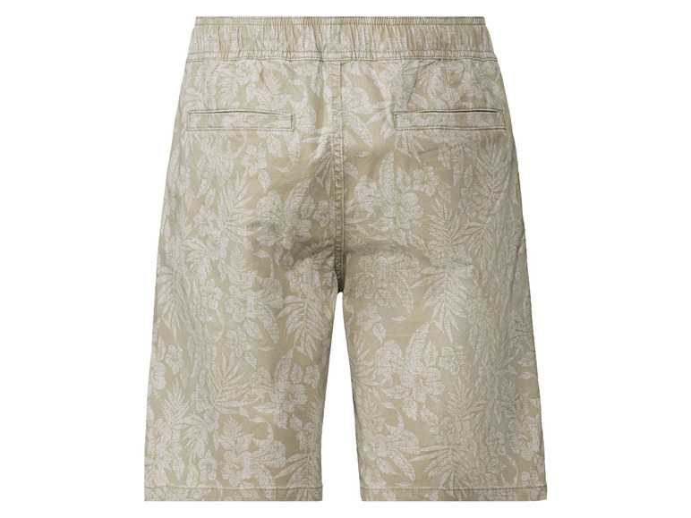 Beige korte broek met een bloemenprint.