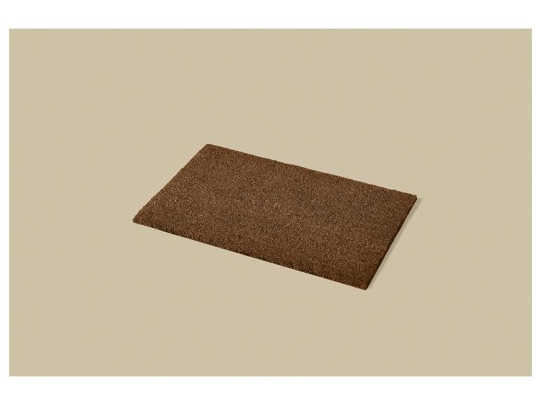 Paillasson marron sur fond clair