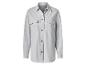 Chemise grise à manches longues pour femme avec poches poitrine.