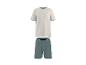 T-shirt beige à manches courtes avec poche et short vert pour homme.