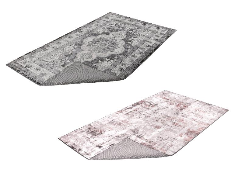 Twee tapijten, één grijs en één in roze-beige tinten.