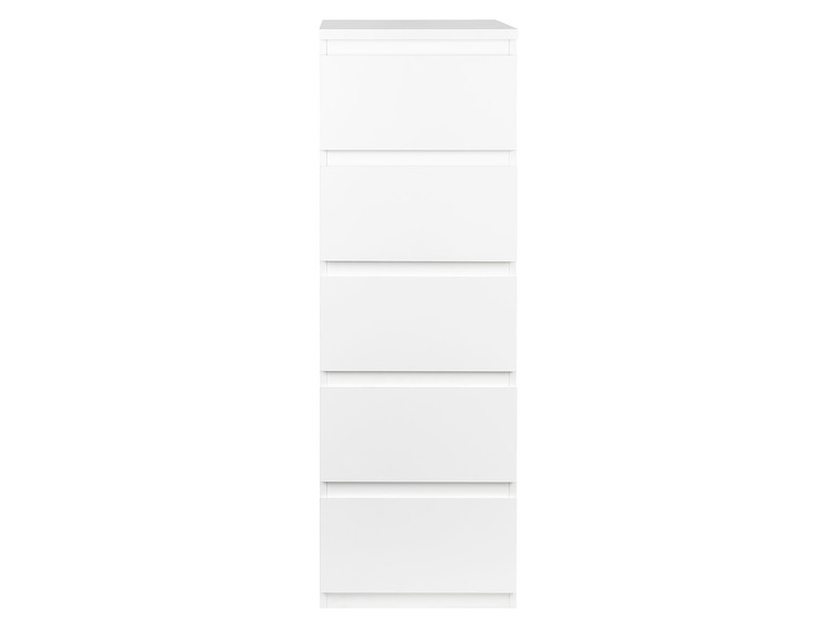 Une commode blanche à quatre tiroirs.