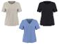 Trois t-shirts pour femmes : col rond beige, col rond noir et col en V bleu.