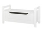 Banc de rangement blanc avec assise et espace de rangement.