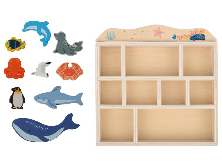 Ensemble d'animaux marins en bois et étagère de rangement sur le thème de l'océan.