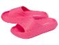 Paire de claquettes rose vif avec une texture en relief.
