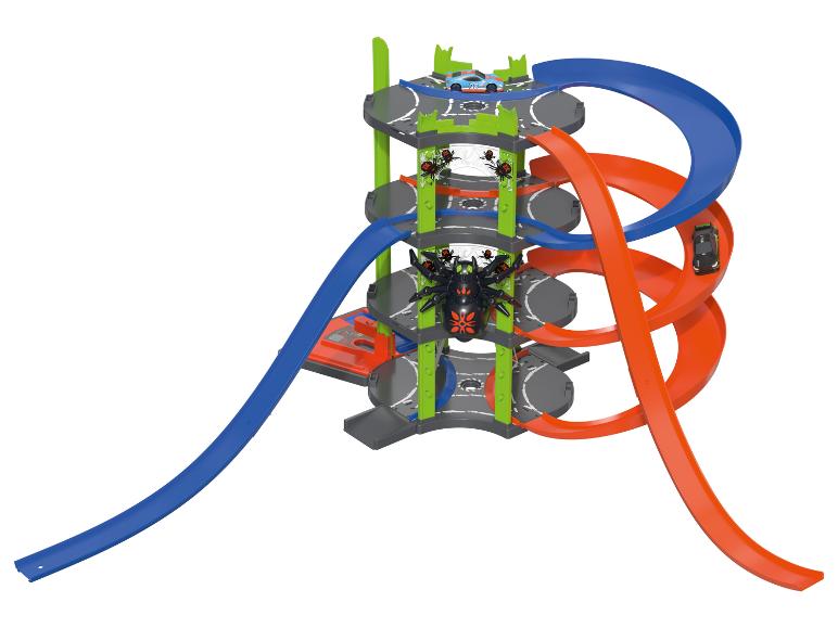Une piste de course Hot Wheels avec un garage et un thème toile d'araignée.