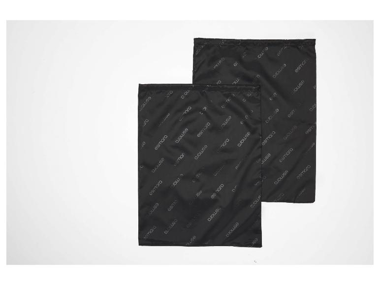 Twee zwarte Esmarat waszakken met herhaald logo patroon.
