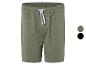 Shorts van wafelstof, olijfgroen en zwart.