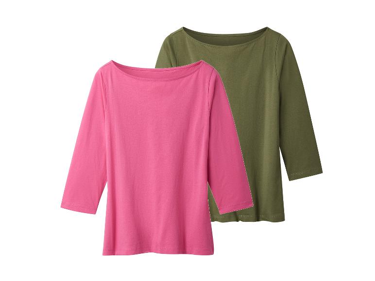 Deux hauts pour femmes à manches 3/4, un rose et un vert olive.