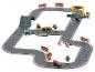 Houten racebaan set met auto's, figuren en accessoires.
