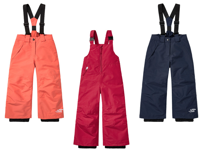 Drie paar ski-broeken voor kinderen in verschillende kleuren.