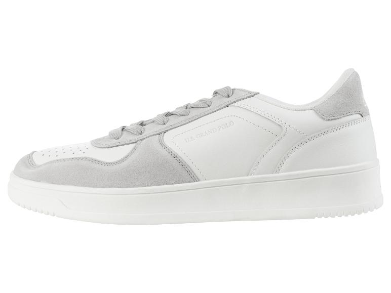 Des baskets U.S. Polo Assn. blanches avec une superposition en daim gris.