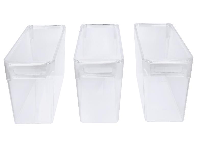 Drie doorzichtige plastic opbergbakken met handvatten, van bovenaf gezien.