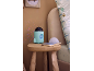 Réveil pour enfant en forme de fusée avec projecteur d'étoiles sur une table de chevet