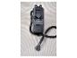 Nettoyeur de tapis SilverCrest X20V Team avec tuyau et buse sur un tapis blanc.