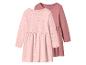 Deux robes à manches longues pour enfants, une rose clair à pois et une rose foncé.