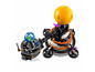 LEGO Technic model van een zonnestelsel met de aarde en de zon.
