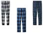 Trois pantalons de pyjama à carreaux pour hommes dans différentes nuances de bleu et de gris.