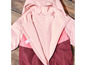 Een roze en donkerrode jas met een capuchon en fleece voering.
