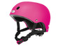Un casque de vélo rose avec une sangle de menton noire.