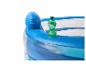 Piscine gonflable avec une bouteille verte dans un porte-gobelet intégré.