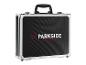 Zwarte koffer met Parkside Performance-logo, met handvatten en metalen hoeken.