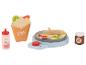 Ensemble de jeu crêpes avec fruits et sauces.