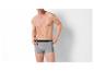 Man draagt grijze boxershorts.