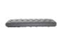 Matelas gonflable gris avec une surface capitonnée