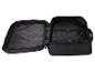 Open zwarte reistas met interne compartimenten en compressiebanden