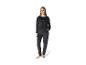 Femme souriante en ensemble de survêtement noir Mexx.
