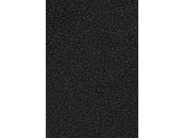 Gros plan d'une surface noire texturée.