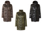Trois doudounes brillantes en marron, vert et noir.