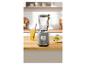 Grijze SilverCrest blender met ijs op een houten aanrecht.