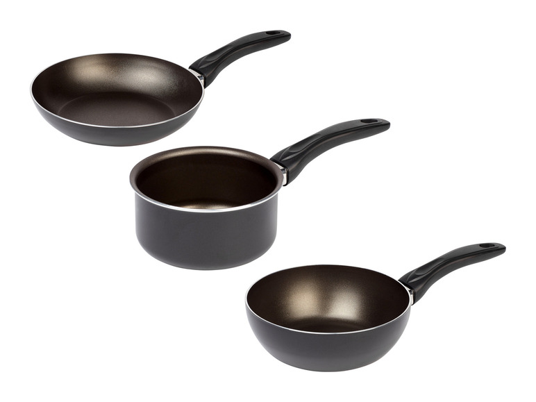 Une poêle, une casserole et un wok noirs