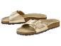 Gouden sandalen met enkele band en gesp, met kurken zool.