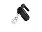 Zwarte SilverCrest handmixer met metalen kloppers.