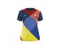 Blauw, rood en geel T-shirt met geometrische patronen.